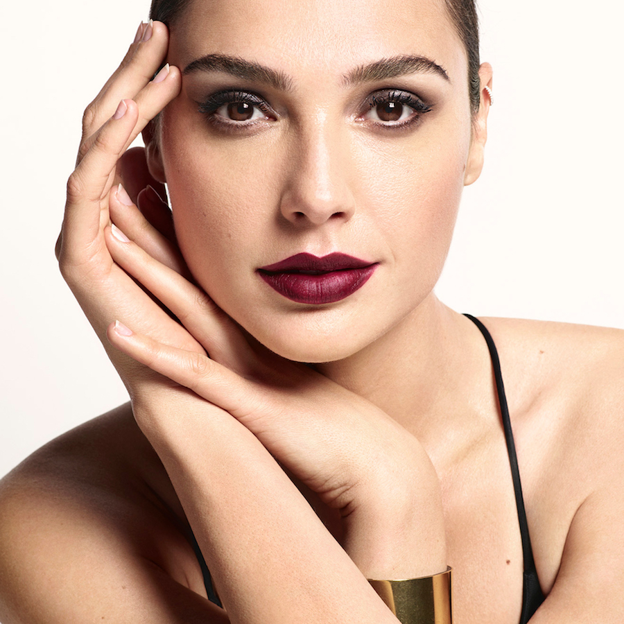 GAL GADOT SUPER LUSTROUS MATTE IS EVERYTHING BEAUTY Makeup credits: SL Matte Is Everything in Power Move ColorStay Foundation in True Beige ColorStay Concealer in Light Medium ColorStay Crème Shadow in Licorice 